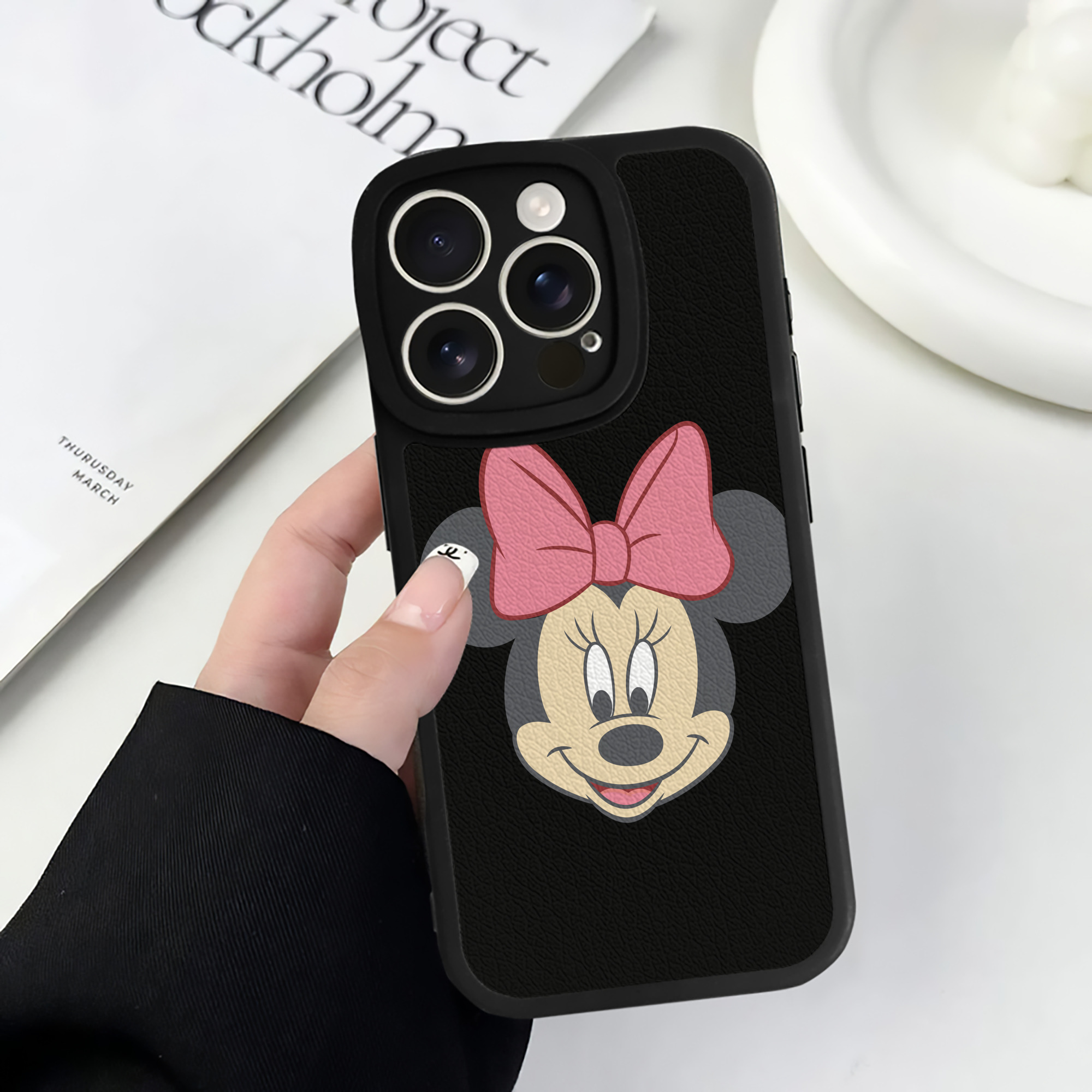 （画像用） ミッキーマウス Mickey Mouse 【iPhone 16シリーズ対応】シリコンスマホケース（レザー調） 材質：シリコン